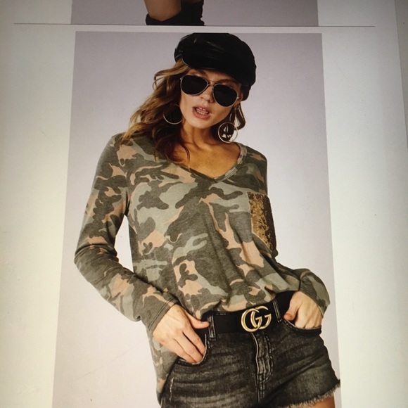 NWT Camo V Neck Top - Picture 5 of 6